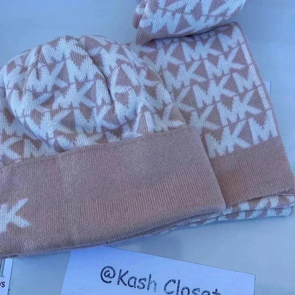 Michael Kors Hat,Gloves & Scarf Set Gift Box MK Signature Powder Blush - Picture 4 of 7